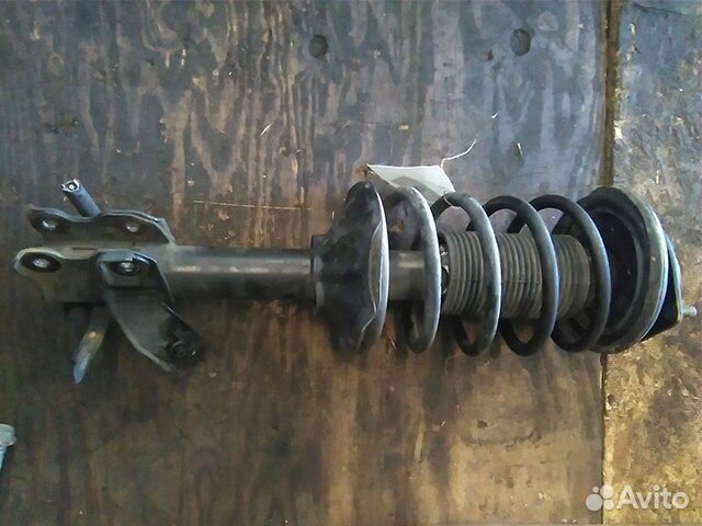 Амортизатор подвески передний правый Nissan Avenir