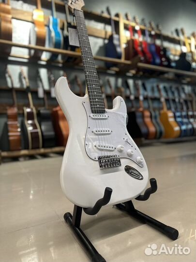 Электрогитара Fabio ST100 Белая (для обучения)