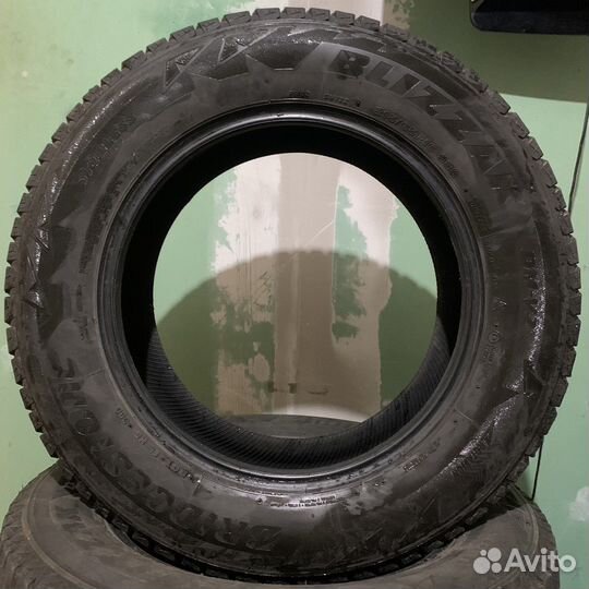 Bridgestone Blizzak DM-V2 215/65 R16