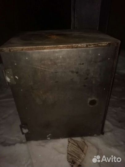 Металлический шкаф