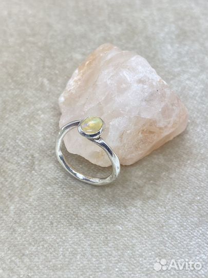 Кольцо с эфиопским опалом в серебре 925 пробы