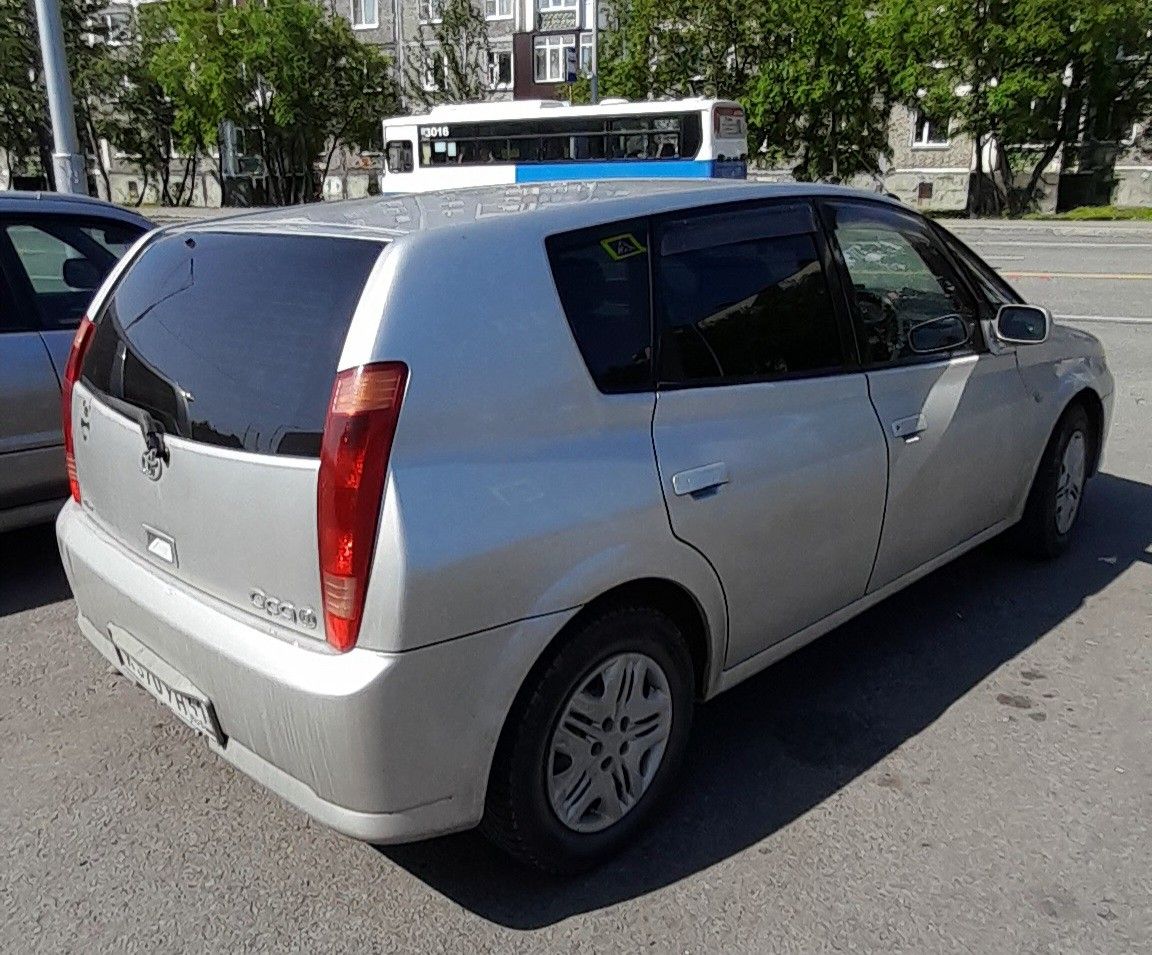 Toyota Opa: фото владельца