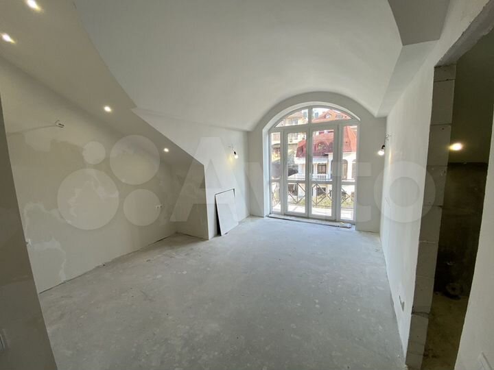 4-к. квартира, 139 м², 4/4 эт.