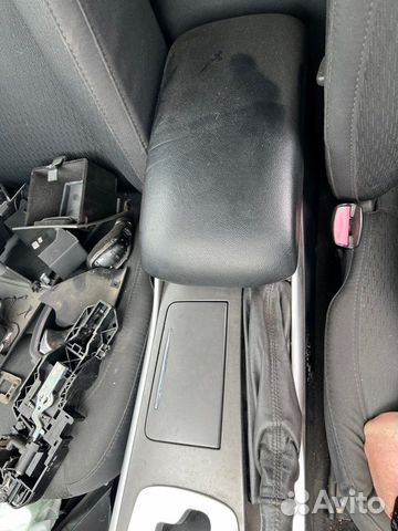 Подлокотник Renault Latitude L70A M4R735 2010