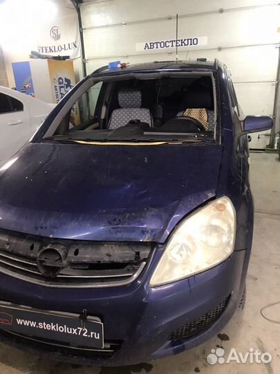 Лобовое стекло Opel Zafira B