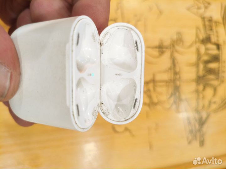 Зарядный футляр (кейс) Apple AirPods 2 оригинал