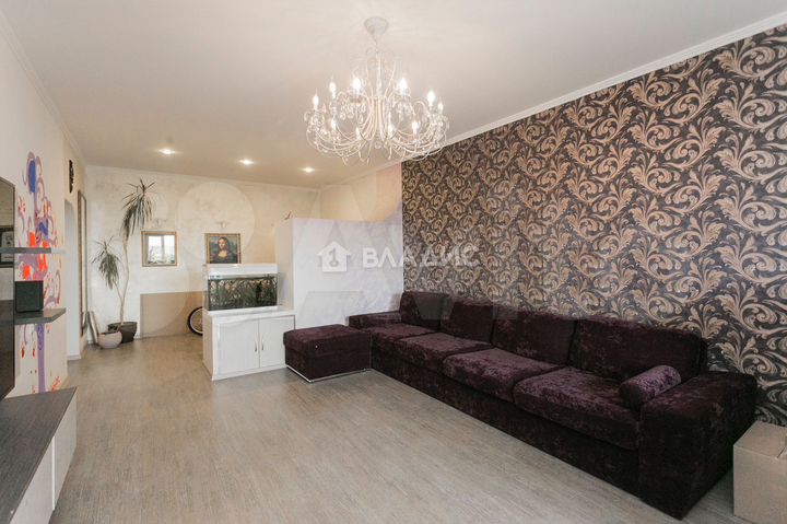 4-к. квартира, 100 м², 8/10 эт.