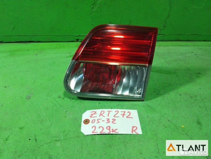 Вставка между стопов правый toyota avensis