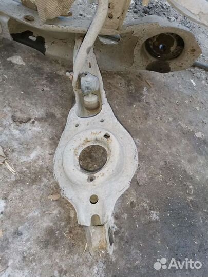 Задний левый, нижний рычаг мазда 3 бк