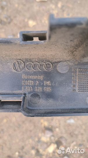 Накладка на проводку под капотом Vento 1H0971615