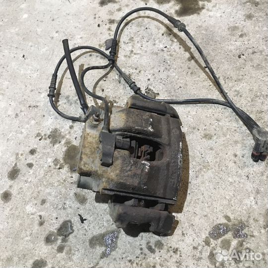 Передний суппорт Мерседес 210