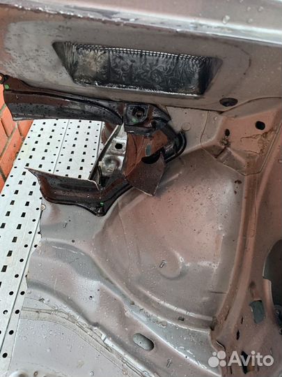 Volkswagen Jetta 6 Лонжерон передний правый