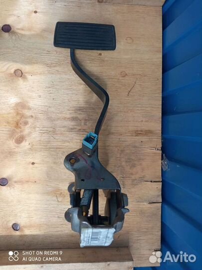 Педаль тормоза Nissan Patrol Y61