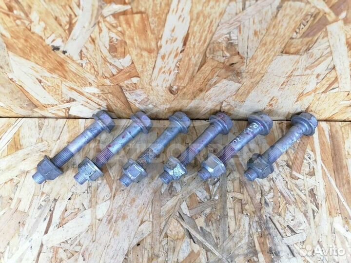 Болт рычага подвески задней Nissan X-Trail