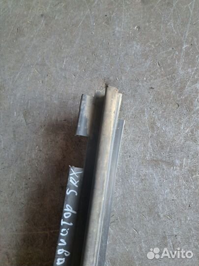 Уплотнитель подкапотный Cadillac SRX