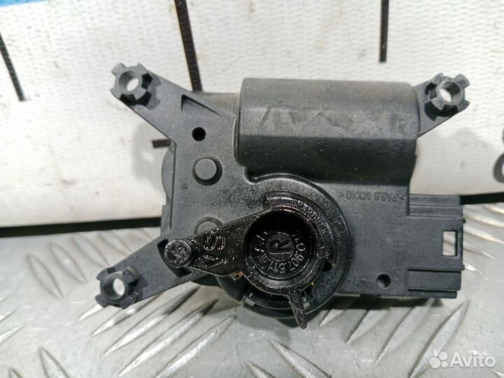 Б/У Моторчик заслонки отопителя#002