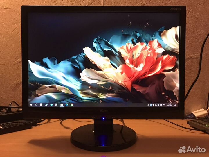 Монитор 22 дюйма