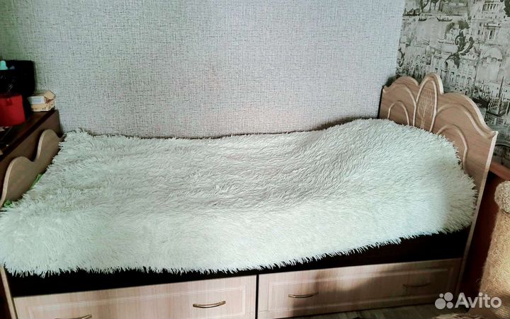 Кровать односпальная с ящиками и матрасом