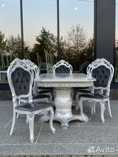 Стол и стулья