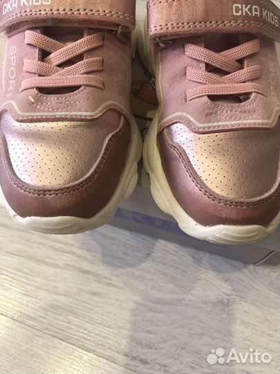 Кроссовки для девочки