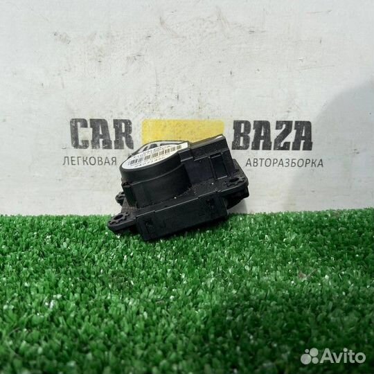 Моторчик привода заслонок отопителя (печки)