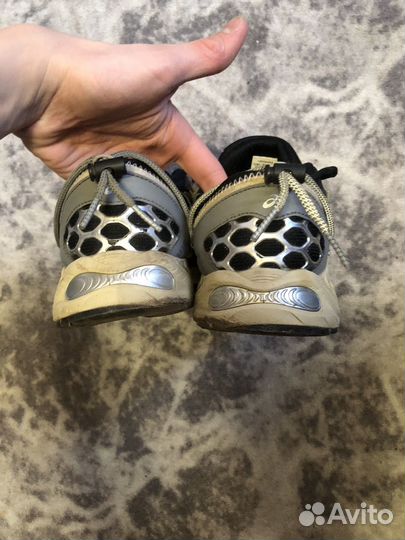 Кроссовик asics