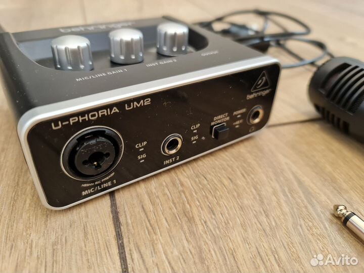 Звуковая карта Behringer UM2 и микрофон