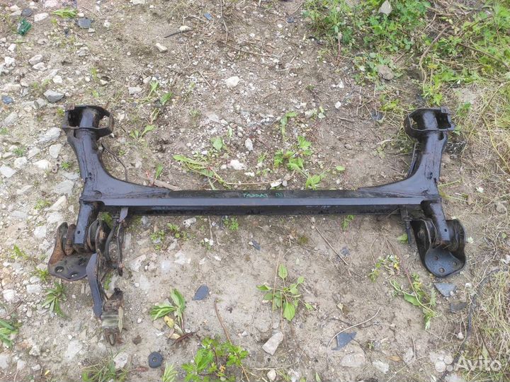 Балка подвески задняя Volkswagen Passat B4