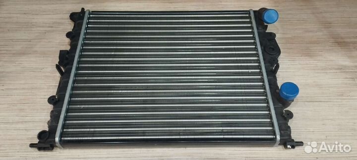 Радиатор охлаждения на Renault Sandero, Logan