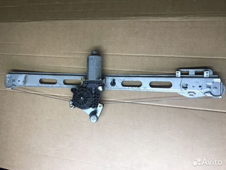 Стеклоподъёмник передней двери Mercedes W168