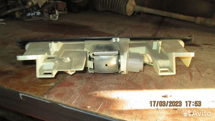 Повторитель стоп-сигнала Corolla Wagon E100