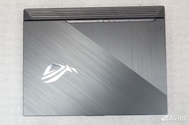 Asus ROG Strix G512LV i7 10870H RTX2060