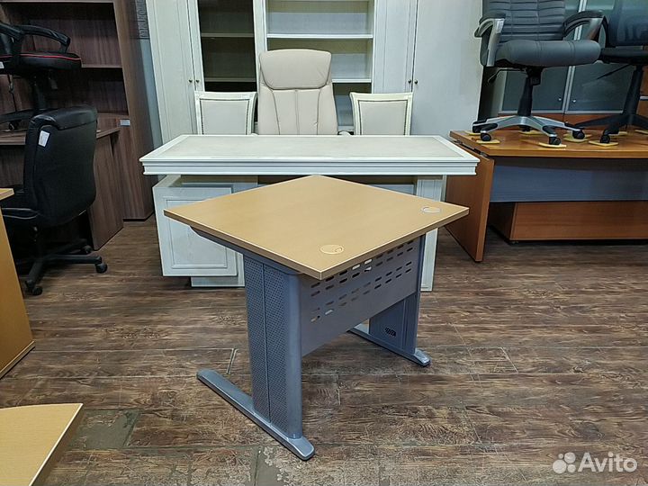 Стол письменный б/у 80х80х75 25мм 03687-бмк