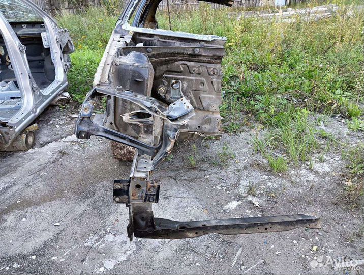 Передняя правая четверть Chevrolet Lacetti хетчбек