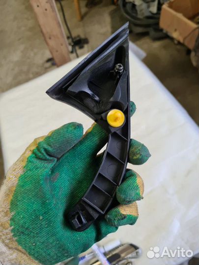 Крышка зеркала правая Kia Cerato 2006