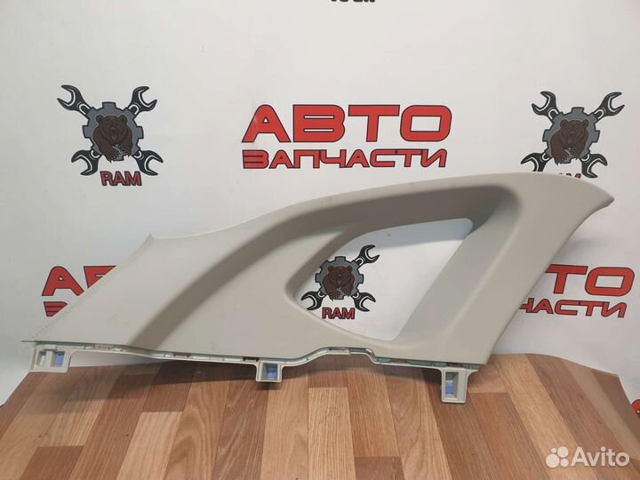 Левая обшивка задней стойки Renault Kaptur