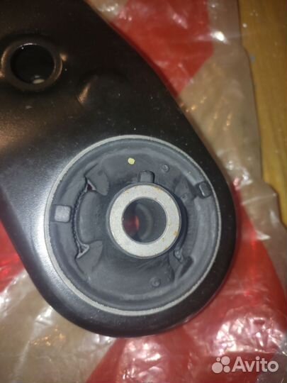 Левый рычаг toyota corolla