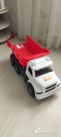 Игрушка грузовик (очень большой)