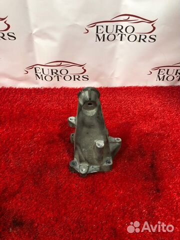 Кронштейн двигателя Mercedes-Benz C-Class W204