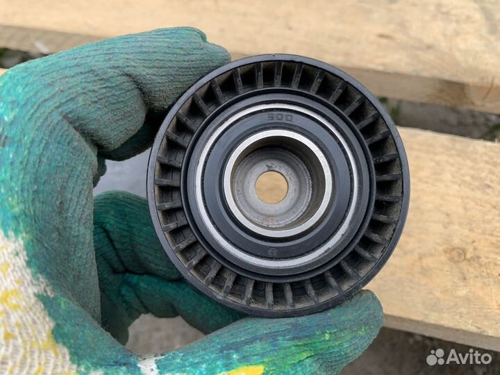 Ролик ремня генератора BMW E32 E34 E36 INA 70 мм