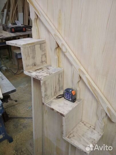 Полка из дерева,лестница