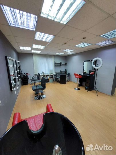 Бровист/мастер маникюра