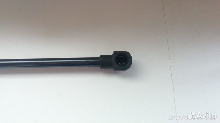 Амортизатор багажника