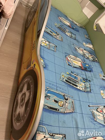 Детская кровать машина