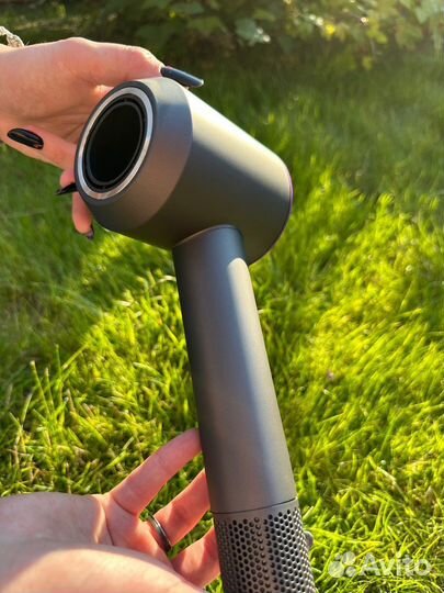 Подам фен Dyson