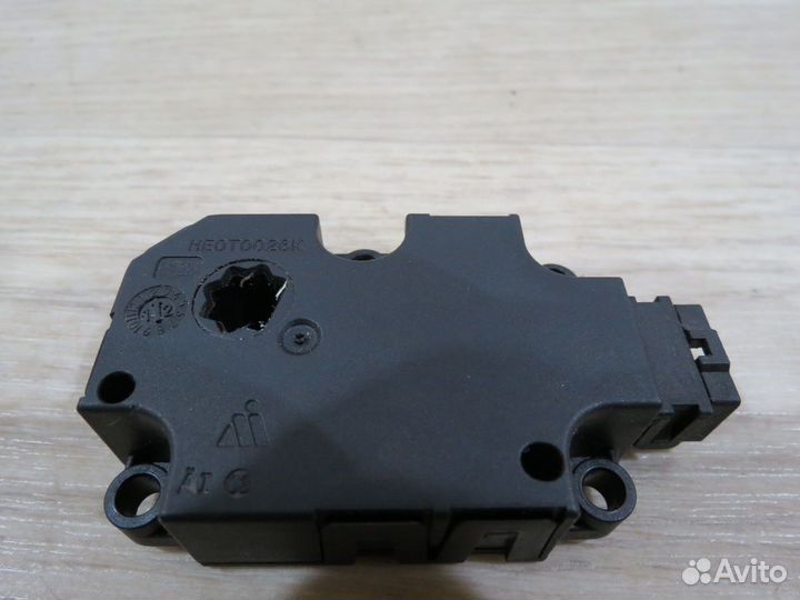 Моторчик заслонки отопителя Audi A7