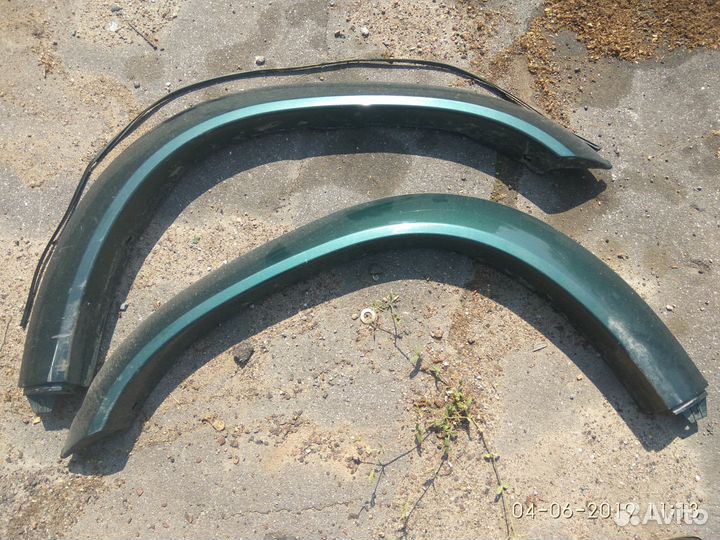 Накладка на переднее крыло Сузуки XL-7 2003 года