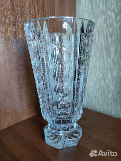 Большая хрустальная ваза для цветов