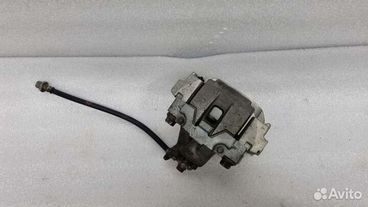 Суппорт задний правый Toyota Land Cruiser 200