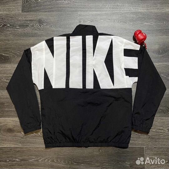 Ветровка Nike